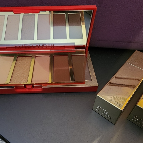 Estee Lauder NEW Eye Shadow Pallet & 2 new lipsticks! - Picture 4 of 5